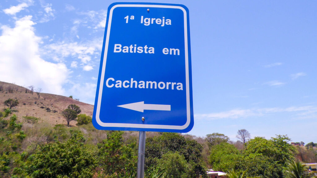 Placas de sinalização para Igreja: Fabricada em chapa galvanizada pintada com adesivo refletivo