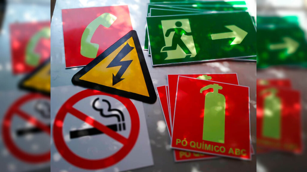 Placas de sinalização