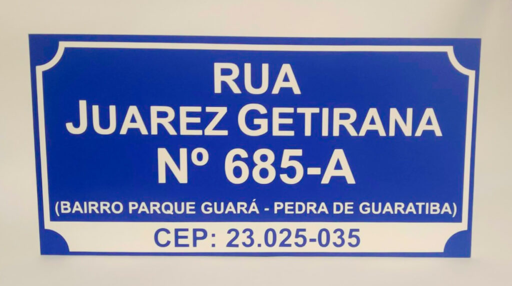 Placas diversas para Endereço: Fabricadas com adesivo em chapa de PVC.