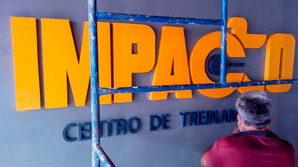 Letras de chapa galvanizada pintada: Impacto