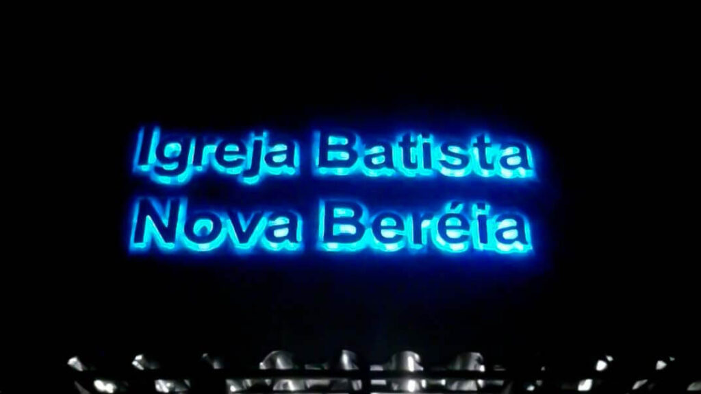 Letras de aço escovado com led.