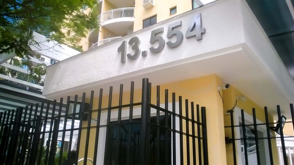 Letras de aço escovado