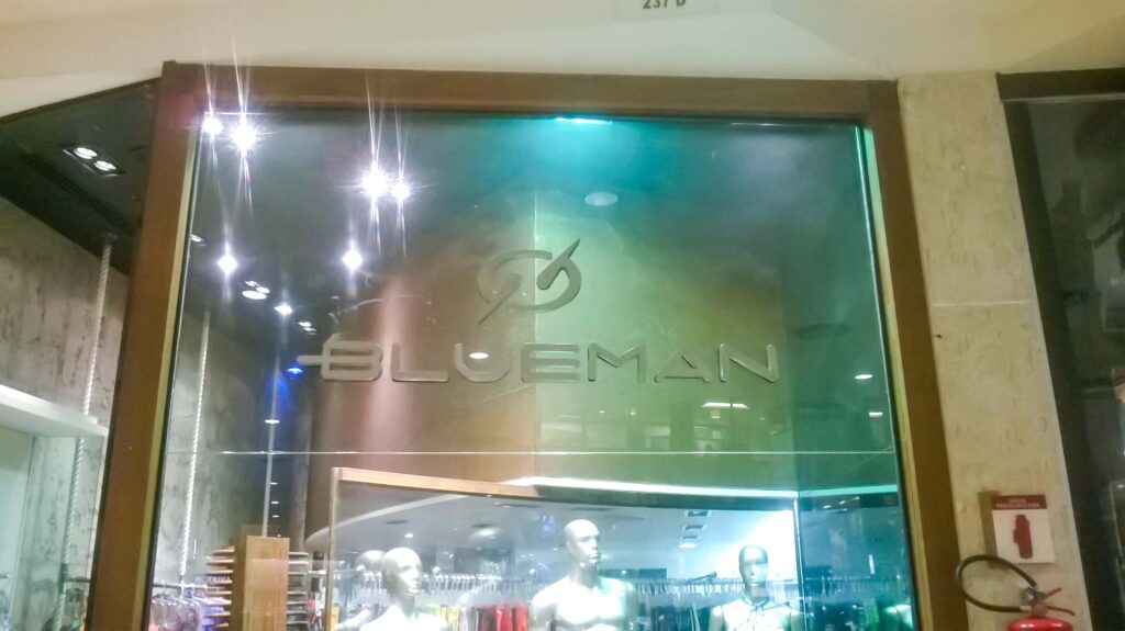 Letras de aço inox 304 escovado para lojas de roupas moda praia @BluemanBrasil
