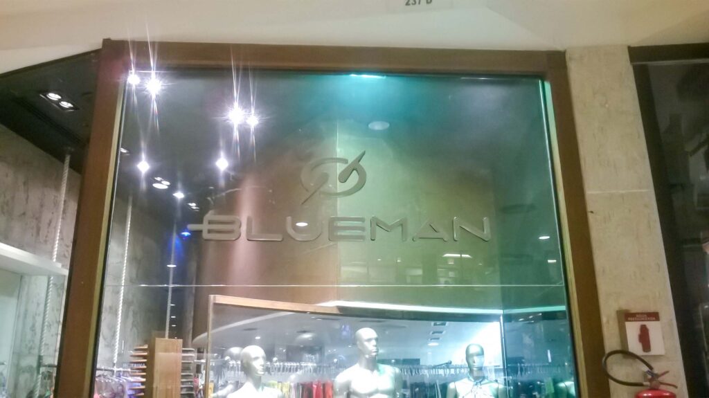 Letras de aço inox 304 escovado para lojas de roupas moda praia @BluemanBrasil