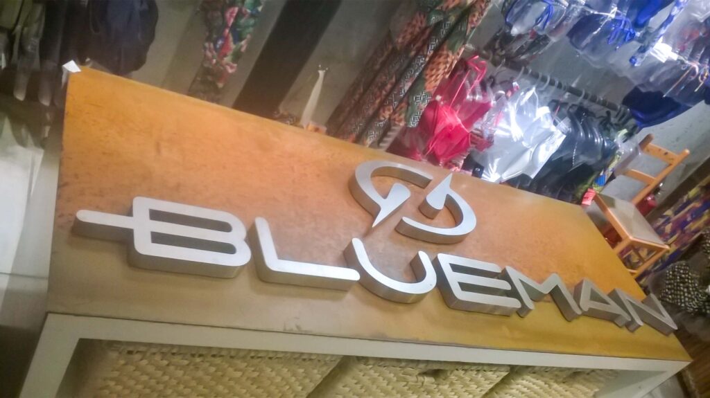 Letras de aço inox 304 escovado para lojas de roupas moda praia @BluemanBrasil