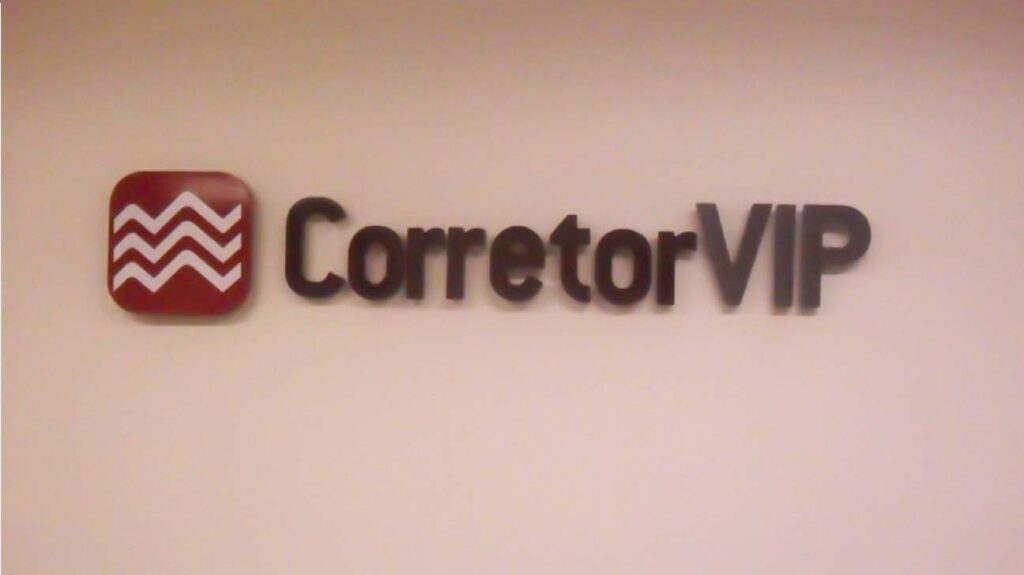 Letras de chapa galvanizada pintada: CorretorVip
