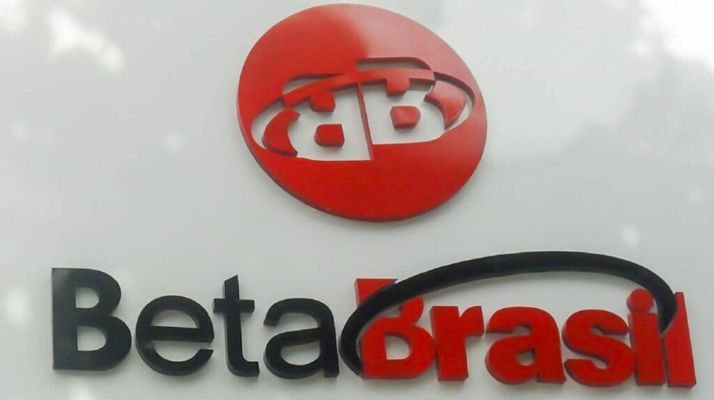 Letras de chapa galvanizada pintada: Beta Brasil