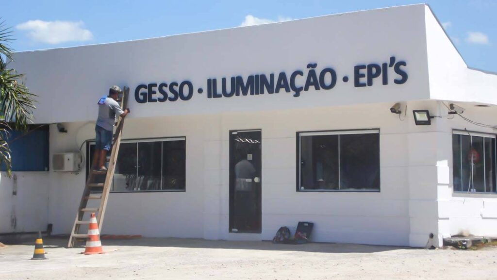 Letras de chapa galvanizada pintada: Fator Lux