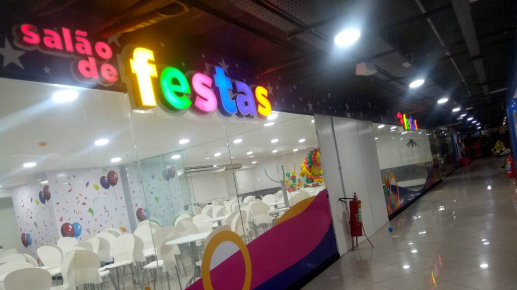 Letras de chapa galvanizada pintada: Salão de Festas - Playtoy